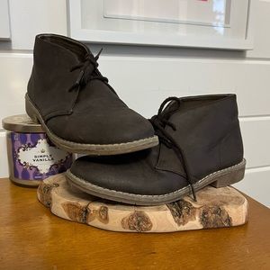 Children’s Place Dark Brown Dress Boot with laces, Size 4, great used condition